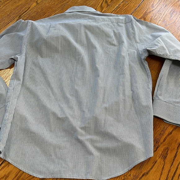 IZOD blue and white check button down men’s shirt. Size Medium. Great condition - Picture 5 of 5